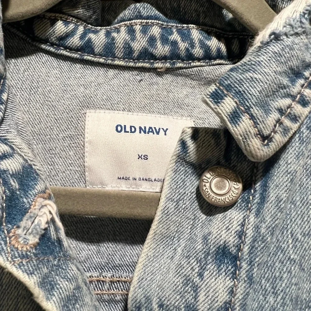 Women’s Old Navy Distressed Jean Jacket - Size XS | Color: Medium Wash
